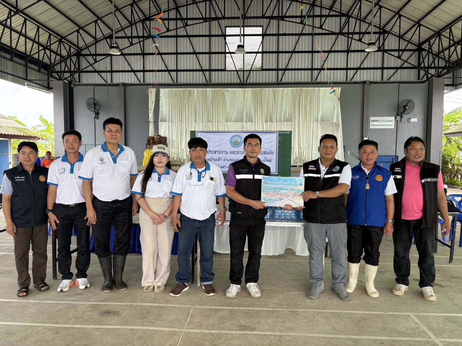 โครงการส่งน้ำและบำรุงรักษาแม่แฝก-แม่งัดสมบูรณ์ชล ลงพื้นที่มอบน้ำดื่มช่วยเหลือผู้ประสบภัยและร่วมสำรวจความเสียหายจากน้ำท่วม ต.บ้านเป้า อ.แม่แตง จ.เชียงใหม่