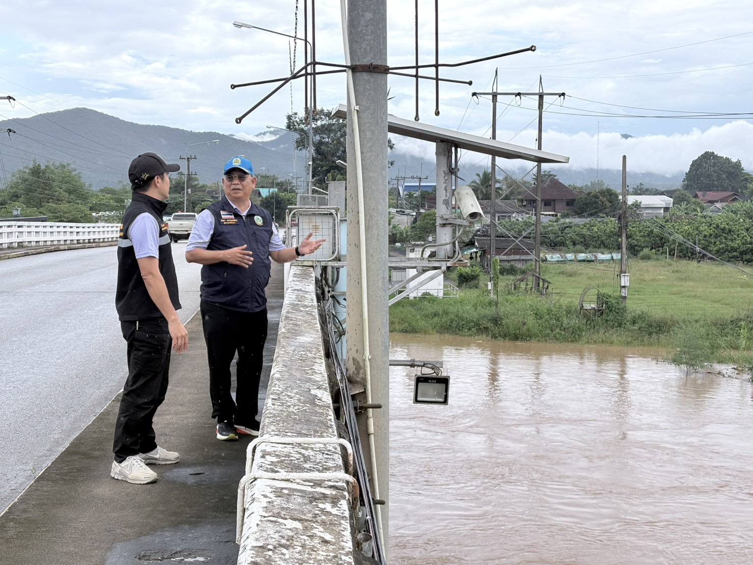 ผอ.โครงการส่งน้ำและบำรุงรักษาแม่แฝก-แม่งัดสมบูรณ์ชล  ลงพื้นที่ตรวจสอบและติดตามสถานการณ์น้ำ 