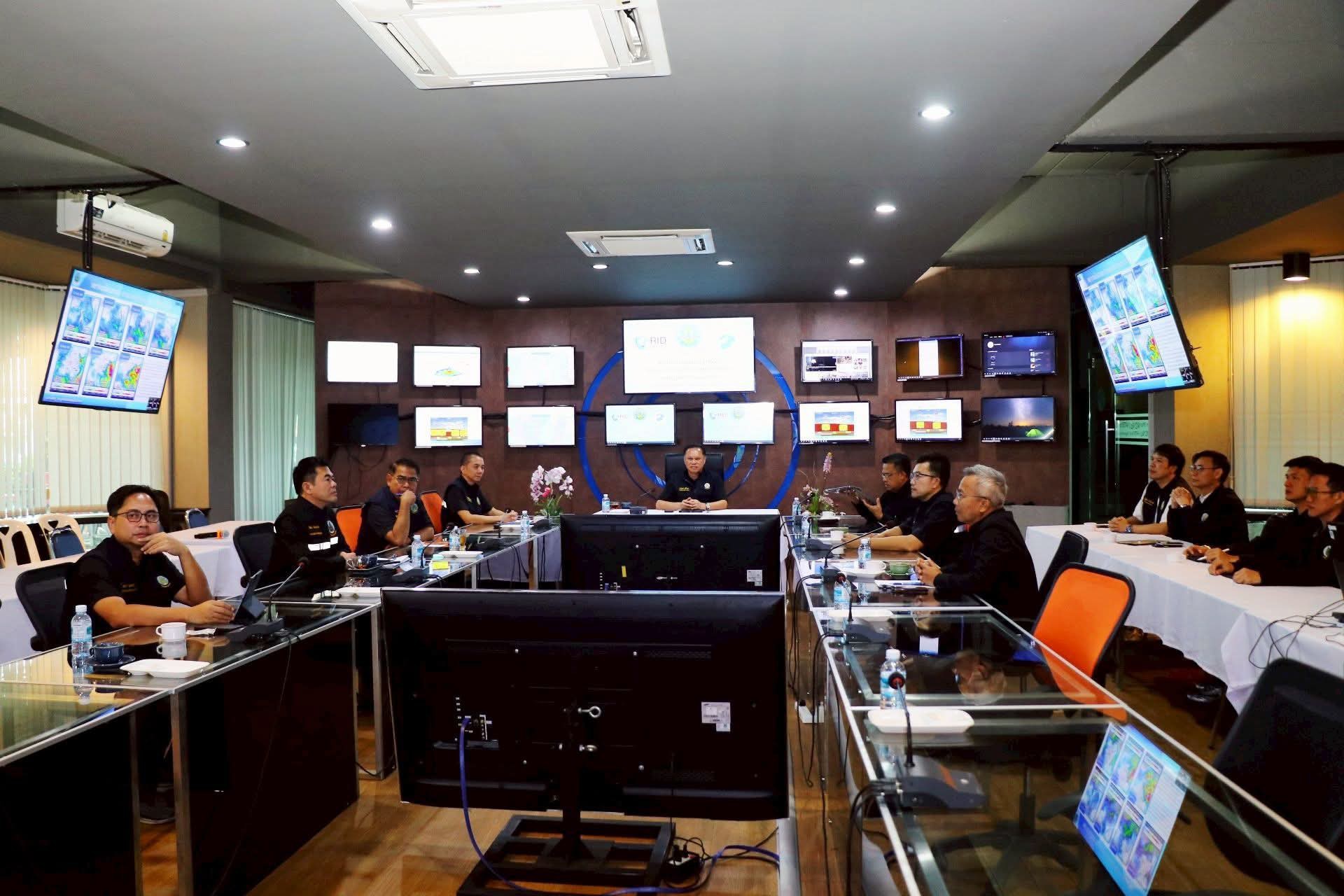 ผอ.โครงการส่งน้ำและบำรุงรักษาแม่แฝก-แม่งัดสมบูรณ์ชล ร่วมประชุม รมว.กษ. เร่งด่วน! ปรับแผนระบายน้ำท่วม-เตรียมรับฤดูแล้ง